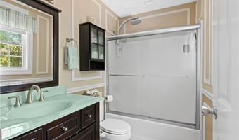 22 Aumond St, Cranston, RI 02905
