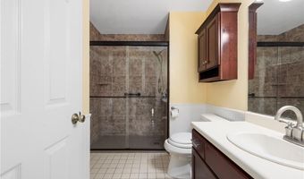 414 North Ln, Bristol, RI 02809