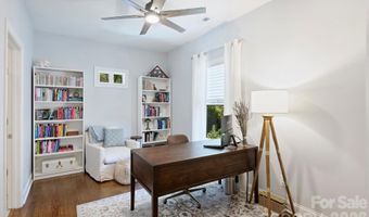 1617 Hawthorne Ln, Charlotte, NC 28205