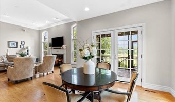 324 Meadowbrook Country Club Est, Ballwin, MO 63011
