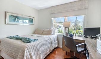 7 Maloney Ln, Middletown, RI 02842