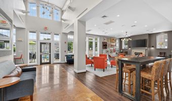4113 S FOUR MILE RUN Dr 102, Arlington, VA 22204