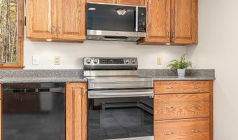 20 Peabody Dr, Brentwood, NH 03833