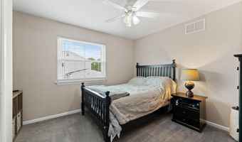 48 Poplar St, Beachwood, NJ 08722