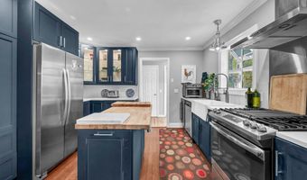 8 Lakeview Rd, Brookfield, CT 06804