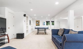 60 Pheasant Dr, East Greenwich, RI 02818