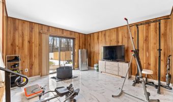 52 Westside Ave, Avenel, NJ 07001