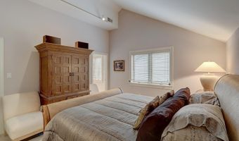 4744 34TH St N, Arlington, VA 22207
