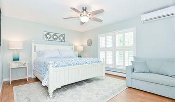 21 OAK Ave, Narragansett, RI 02882
