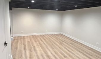 316 N Reuter Dr, Arlington Heights, IL 60005