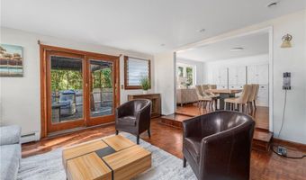 84 Hickory Dr, East Greenwich, RI 02818