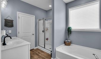 9 Cape Cod Ave, Barnegat, NJ 08005