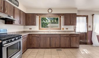 637 N Ellsworth Ave, Addison, IL 60101