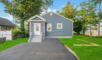 17 Banbury Ct, Amityville, NY 11701