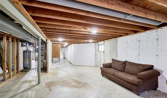 1211 Big Bend Rd, Ballwin, MO 63021