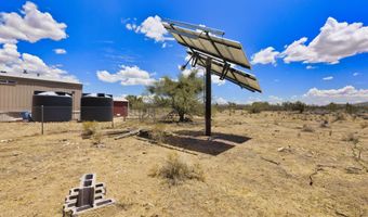 6705 E Red Barrel Rd, Yucca, AZ 86438