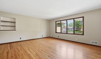 916 Whitney Dr, Apple Valley, MN 55124