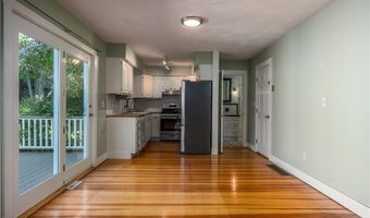 467 Maple Avenue Ave, Barrington, RI 02806