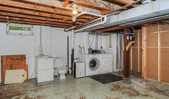 307 Dotson Dr, Ames, IA 50014