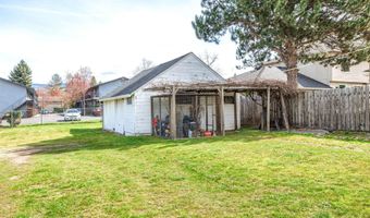 128 S Mountain Ave, Ashland, OR 97520