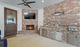 802 Old Spanish Trl, Bay St. Louis, MS 39520