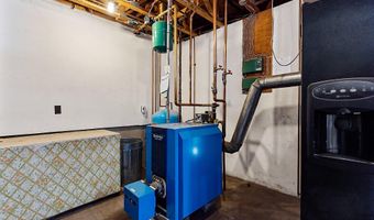 9 Snug Harbor Rd, Belgrade, ME 04917