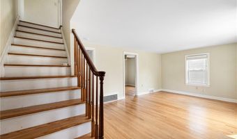 15 Preston Dr, North Kingstown, RI 02852