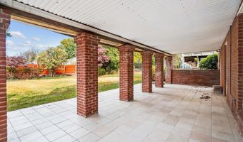 5813 MIDHILL St, Bethesda, MD 20817