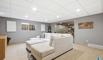 501 N Pasque Flower Trl, Brandon, SD 57005