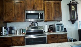 6418 N 141st St, Basehor, KS 66007