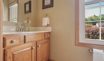 2202 Martin Crest Dr, Akron, OH 44312
