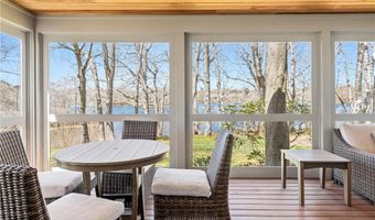 125 Woodruff Ave, Narragansett, RI 02882