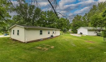 250 Sunset Dr, Ballwin, MO 63011