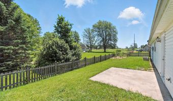806 Deer Ridge Xing, Auburn, IN 46706