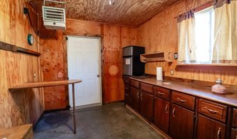 105 S Dubuque St, Albion, IA 50005