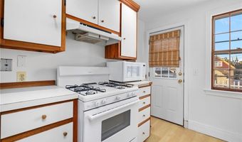 28 John St, Newport, RI 02840