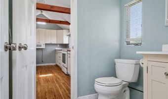 1 Offshore Rd 32, Narragansett, RI 02882