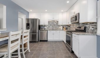 690 W Willow Gln, Addison, IL 60101