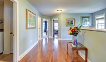 84 Andriana Ln, Albany, NY 12204