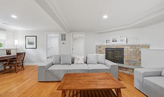 3 Bayberry Dr, Brookfield, CT 06804
