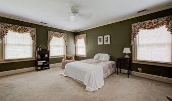 916 Audubon Pkwy, Audubon Park, KY 40213