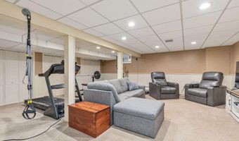 44 Devonshire Ct, Middletown, NJ 07748