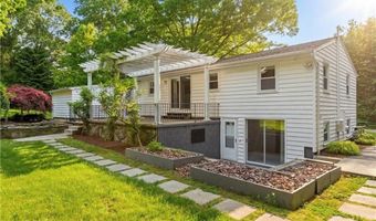 8 Ledgemont Dr, Lincoln, RI 02865