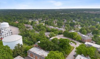 910 Claytonbrook Dr 1, Ballwin, MO 63011