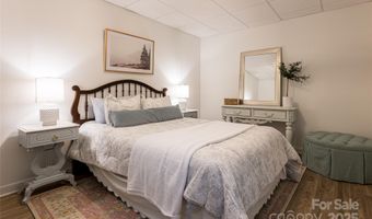 28 Ridgefield Pl, Asheville, NC 28803