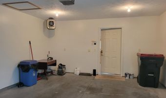 611 Spring View Cir, Beatrice, NE 68310