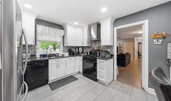 70 Northland Ln, Aberdeen Twp., NJ 07747
