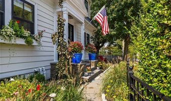 41 Hunter Ave, Newport, RI 02840