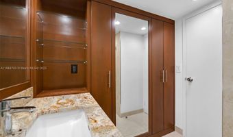 3675 N Country Club Dr 2302, Aventura, FL 33180