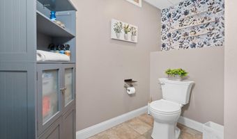 33 WATERTON Dr, Bear, DE 19701